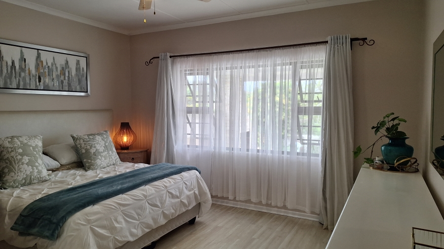 6 Bedroom Property for Sale in Gonubie Eastern Cape